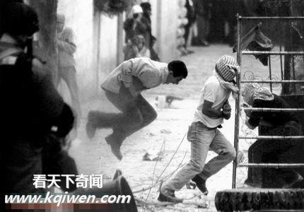 透黑镜头看到战争中近距离枪杀人类残忍瞬间(组图)